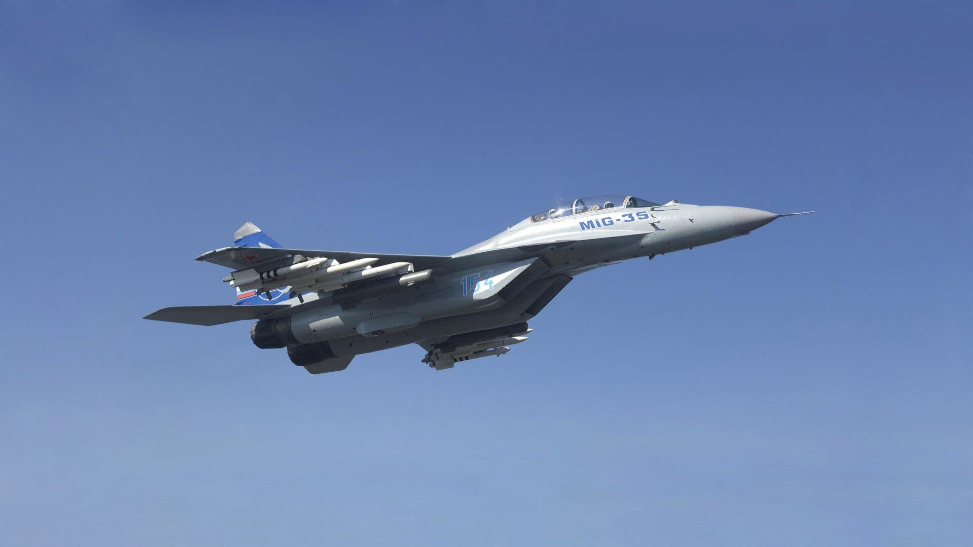 荷兰队在欧洲杯小组赛中表现不佳,最终以小组第三身份晋级淘汰赛。