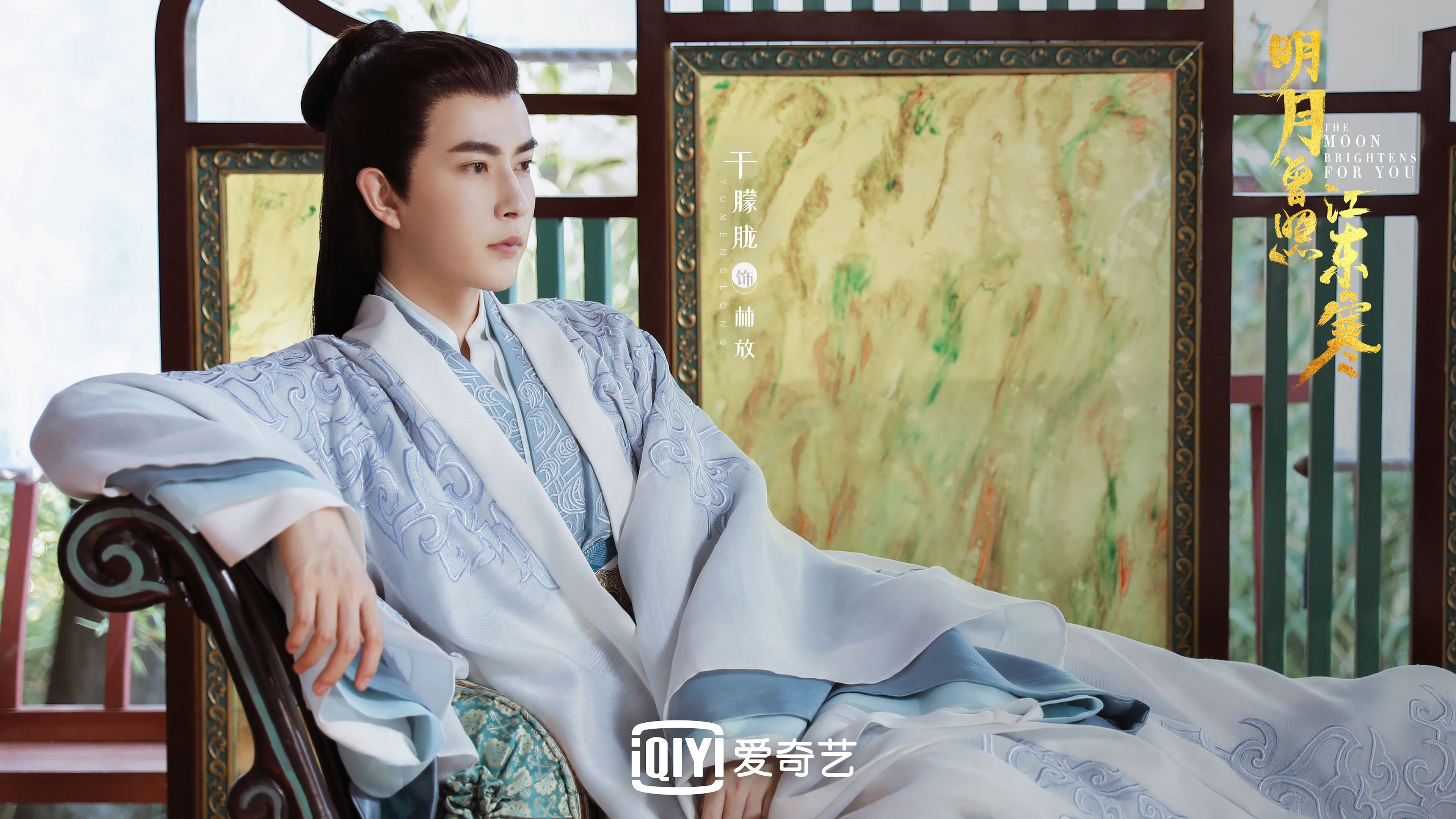 “成都滑轮赛场,年轻选手挑战历史,激烈角逐进行时”