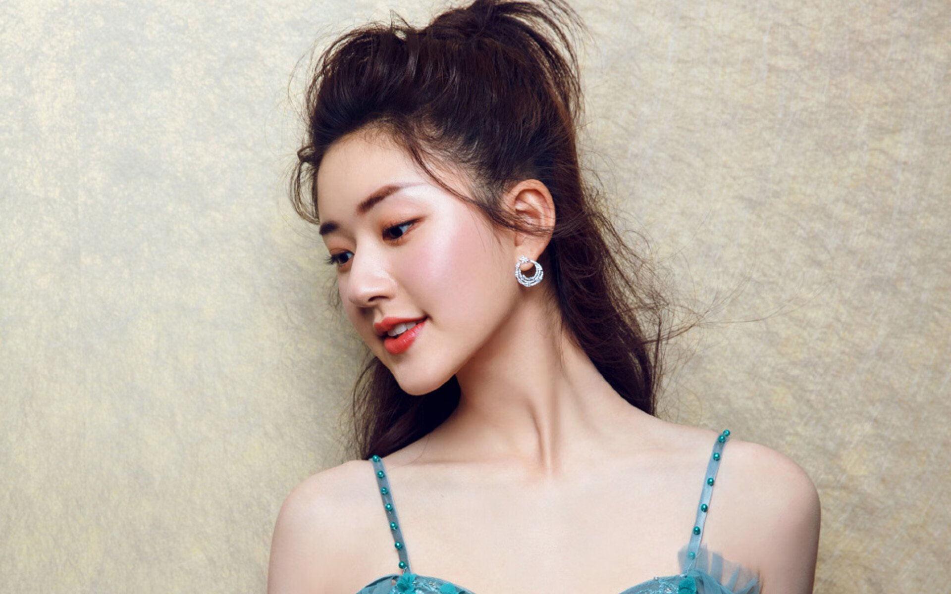 日本国家队在亚洲杯中表现出色,冲击冠军